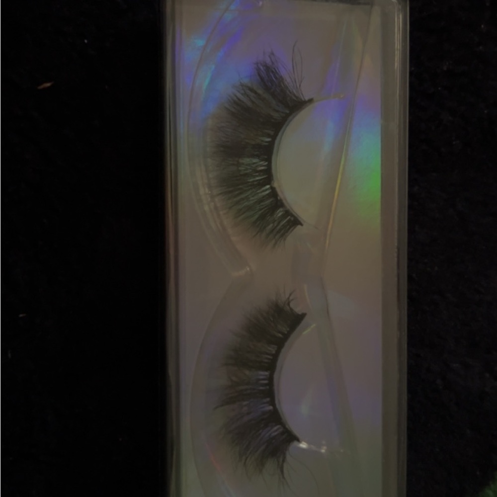 Lashes 🥰 - Picture 6 of 6